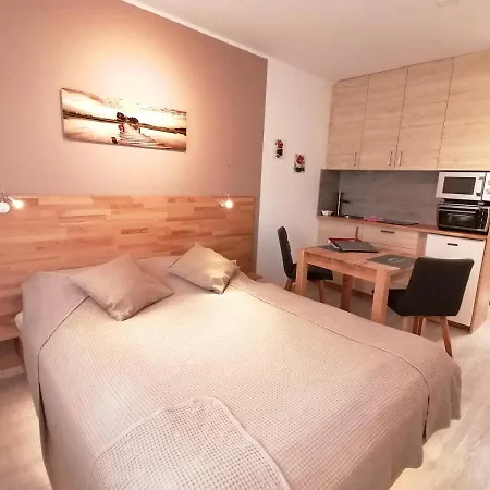20qm Mit Balkon Und Innenpool - 22040 Apartment *
